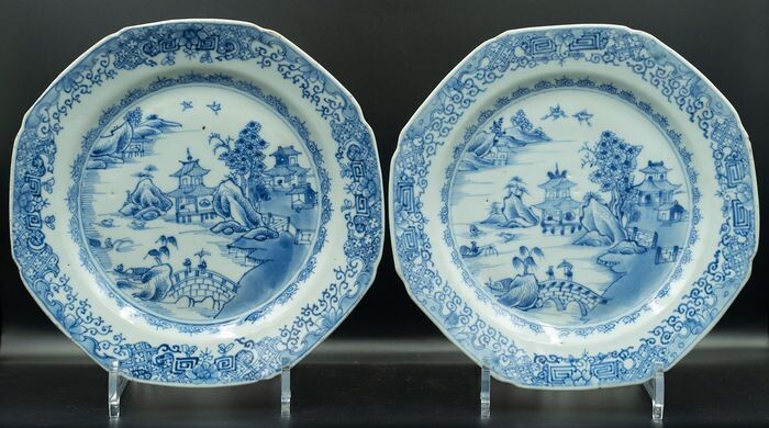 Dish, Plate (2) - Blue and white - Porcelain - landscape - A pair of blue and white 'landscape' porcelain plates 18th century - China - Qianlong (1736-1795)