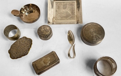Ensemble de petits objets en argent et métal argenté comprenant