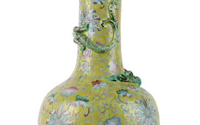 Flesvormige vaas 'Tiangiuping'. China. 19de eeuw. Porselein. Beschilderd in de kleuren van de Famille rose met