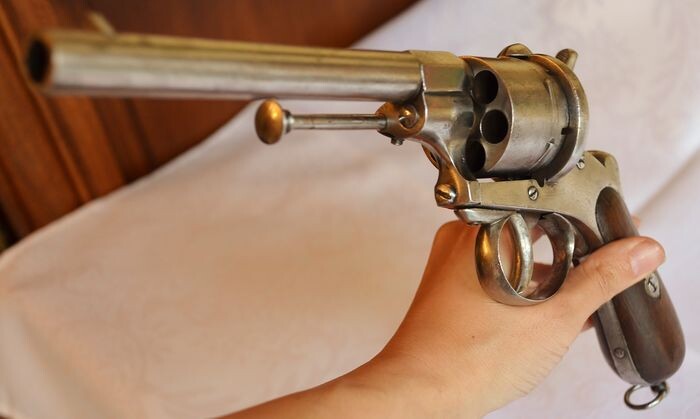 France - 1858 - Imposant rare revolver à broche d'Officier supérieur six coups -EUGENE LEFAUCHEUX - modèle 1858 - Revolver - 12mm cal