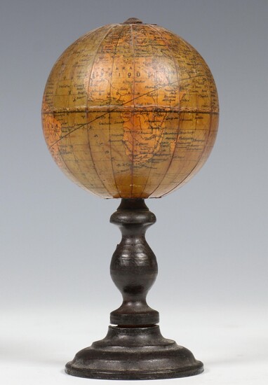 Frankrijk, miniatuur globe, ges. L. N. & K Editeurs, Paris,...