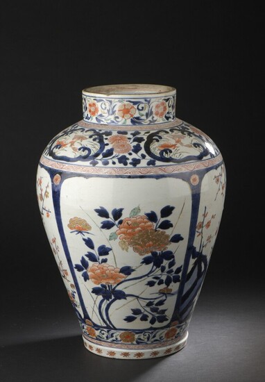 Grand vase en porcelaine Imari Japon, XVIIe... - Lot 217 - Daguerre