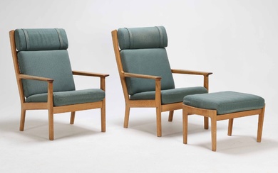 Hans J. Wegner for Getama: A pair of GE 265 oak armchairs, including one with ottoman. Approx. 1965.