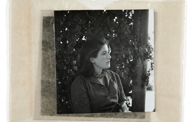 Henriette Theodora Markovitch, dite Dora MAAR & Lee MILLER 1907 - 1997 & 1907-1977 Dora Maar sur fond végétal - Hôtel Vaste Horizon, Mougins, été 1937