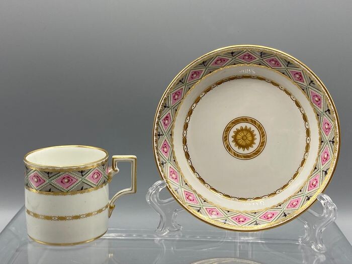 Imperial Royal Vienna - Sorgenthal Period (1784-1805) - Cup and Saucer - Empire - Porcelain