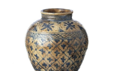 Islamic Safavid Mamluk period ceramic pot