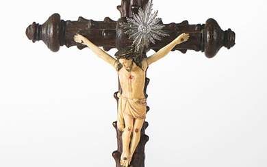 Jesus Cristo Crucificado, escultura em marfim