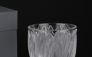 LALIQUE FranceVase en cristal translucide pressé moulé modèle "Trois Jaguars".Signé "Lalique France"H_28,5 cm - diam_21...