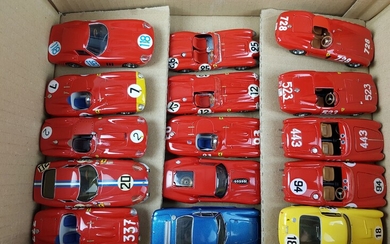 LOT de 15 véhicules échelle 1/43 métal : 1x SN1 Ferrari 412 Balestrini 45 3x...