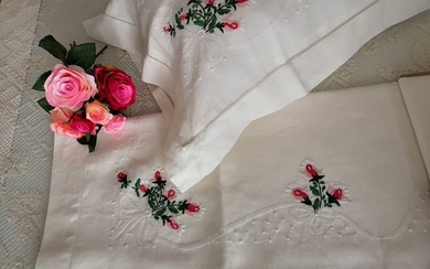 Lot consisting of a pure 100% linen double bed sheet with satin stitch handmade embroidery + 2 custom pillows - PILLOWCASES 38 x 78 cm (OLD MEASURE)