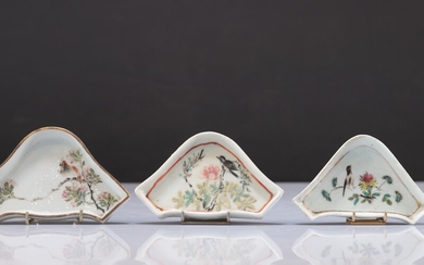 Lot de 3 petits plats en porcelaine de chine Poids: 252 g Région: Chine Dimensions:...