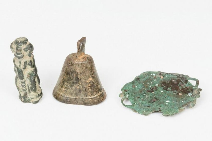 Lot of three objects; Roman age. Metal.