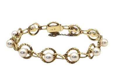 MIKIMOTO, A VINTAGE 14CT GOLD AND PEAL BRACELET Having a sin...
