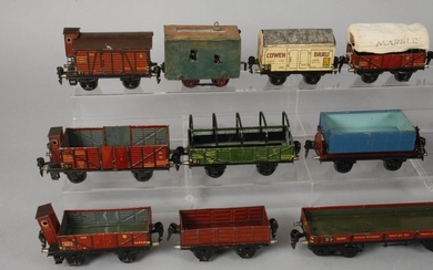 Märklin bundle of freight cars and signal