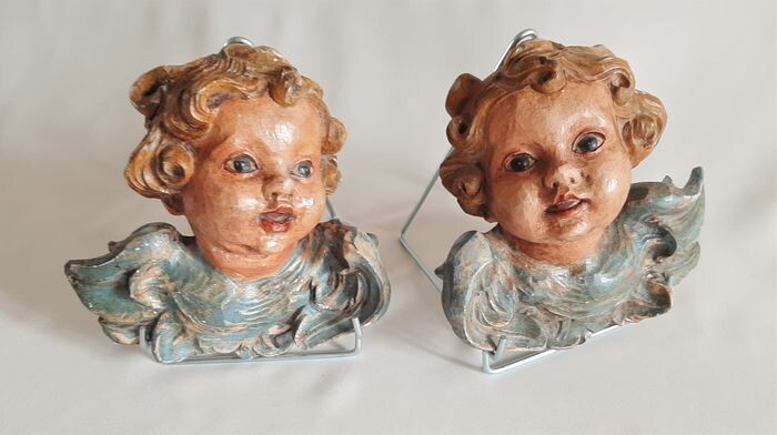 Pair of carved wooden cherubs (2) - Romantic - Wood - Second half 19th century