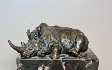 Presse papier figurant un Rhinocéros en bronze... - Lot 317 - De Baecque et Associés