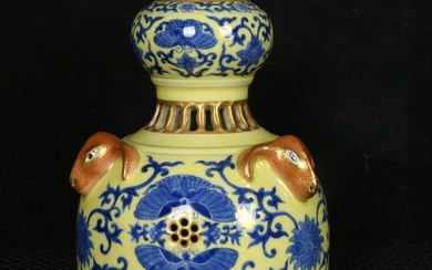 Qianlong period of the Qing Dynasty, a yellow ground blue and white gold-painted three-goat statue