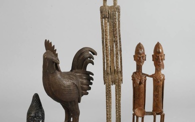 Quatre bronzes Bénin 20e siècle, bronze coulé, patine en partie foncée, tête fabriquée selon le...
