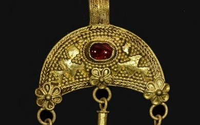 ROMAN GOLD LUNAR AMULET WITH STONE