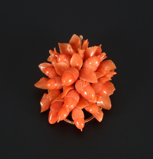 Rare Zeeland gold brooch with fine carved red coral, 19th century.