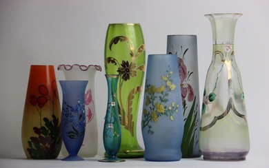 Réunion de vases du début du XXe siècle comprenant : - Vase soliflore en pâte...
