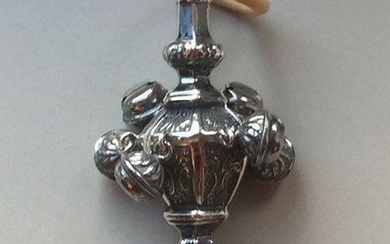 Sanctuary lamp, rattle Blood coral handle - .800 silver - Europe - Early 20th century
