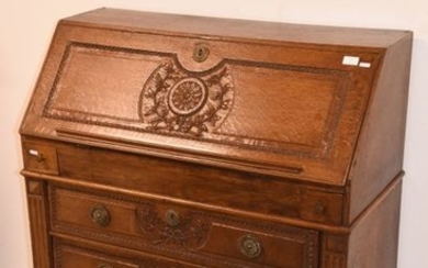 Slope desk in carved oak 18th century (ht...