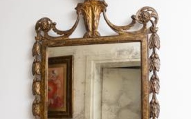 Specchiera in legno dorato a mecca in stile Luigi XVI...