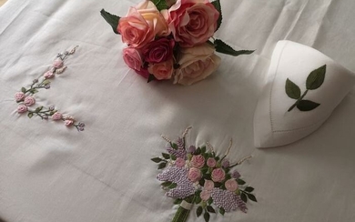 Spectacular tablecloth x 12 in pure linen with handmade bouquet Relief Point embroidery - 270 x 175 cm - Linen - 21st century
