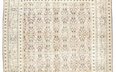 Tapis Persan Tabriz Antique 7'9" x 9'4" (2.36 x 2.84 M)