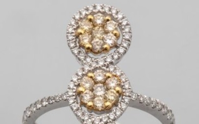 Trilogy elongated ring in 18k white gold set...
