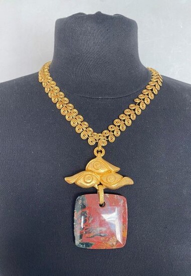 VERONIQUE CHERANICH Paris Gold plated metal necklace with vermiculated links and jasper pendant - signed