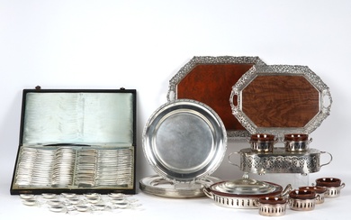 Varia verzilverd metaal waaronder Wiskeman || various lot of silverplated items