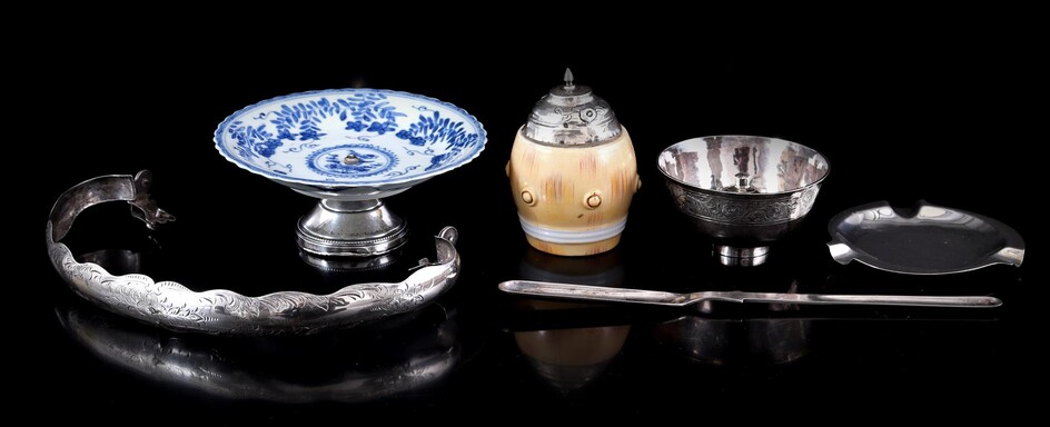 (-), Various lot consisting of a porcelain saucer...