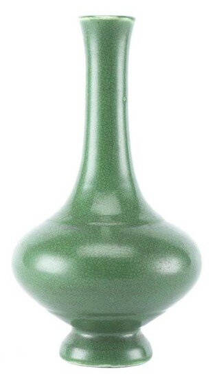 Vase en porcelaine de Chine à couverte vert pomme