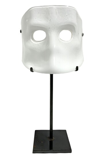 Venini, masque vénitien blanc, années 1980. Signé Venini, Italie 83. H cm 17