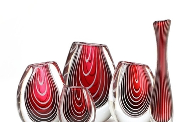 Vicke Lindstrand: “Zebra”. Five clear glass vases with red underlay, inlaid with white stripe pattern. Made by Kosta. (5)