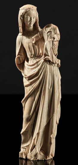 Vierge à l'Enfant en ivoire sculpté avec... - Lot 17 - Pierre Bergé & Associés