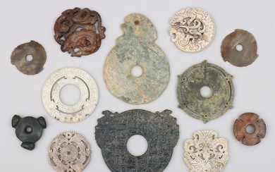 iGavel Auctions: Group of (12) Chinese carved hardstone bi and discs. FR3SH.