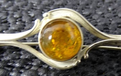 petite broche en argent avec ambre, 4 gr, L-5 cm