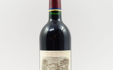 1 bouteille CARRUADES DE LAFITE 1996 Pauillac (étiquettes abimée)