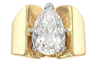 10018: Diamond, Gold Ring Stones: Pear-shaped diamond