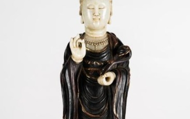 Arte Cinese A wooden sculpture of Guanyin with