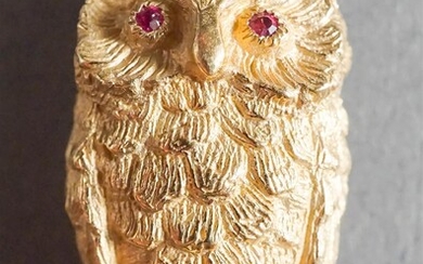 14-Karat Yellow-Gold and Ruby Owl Brooch, 6.6 gross dwt, L: 1-1/4 in