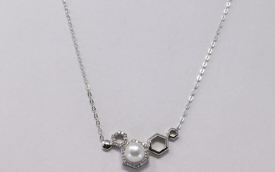14Kt White Gold Pearl Diamond Necklace.