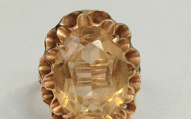 14k gold ring with citrine gemstone at center. 26mm....