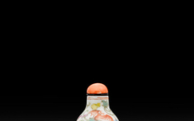An iron-red painted and famille rose enameled 'double-gourd' porcelain snuff bottle