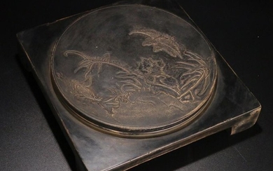 A SQUEARE WITH ROUND SHAPED MUD INK SLAB