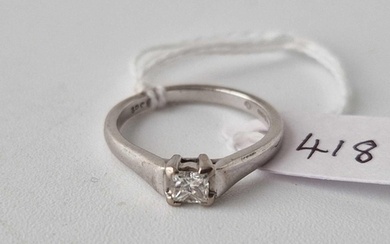 18ct white gold, hallmarked, single stone diamond ring set w...