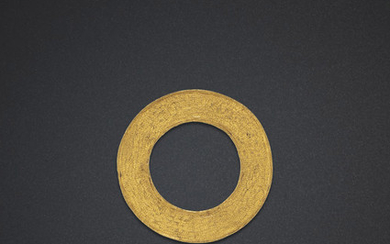 A CIRCULAR GOLD ORNAMENT, WARRING STATES PERIOD (475-221 BC)